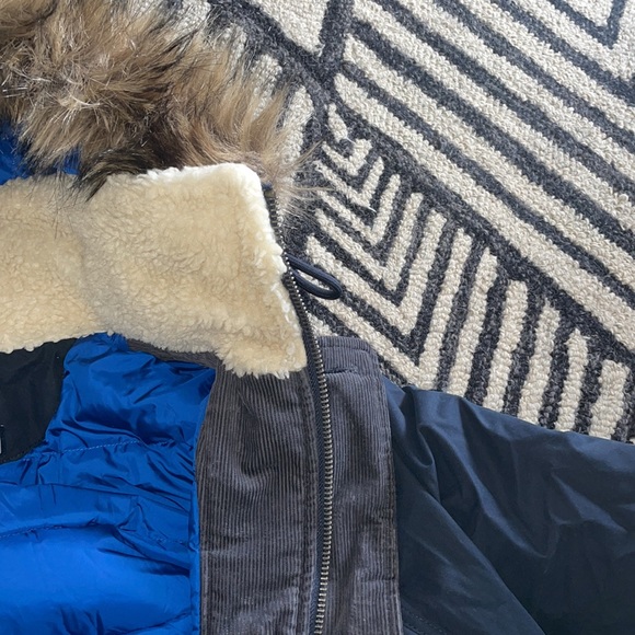 Mens size M winter coat with fur - Picture 4 of 4